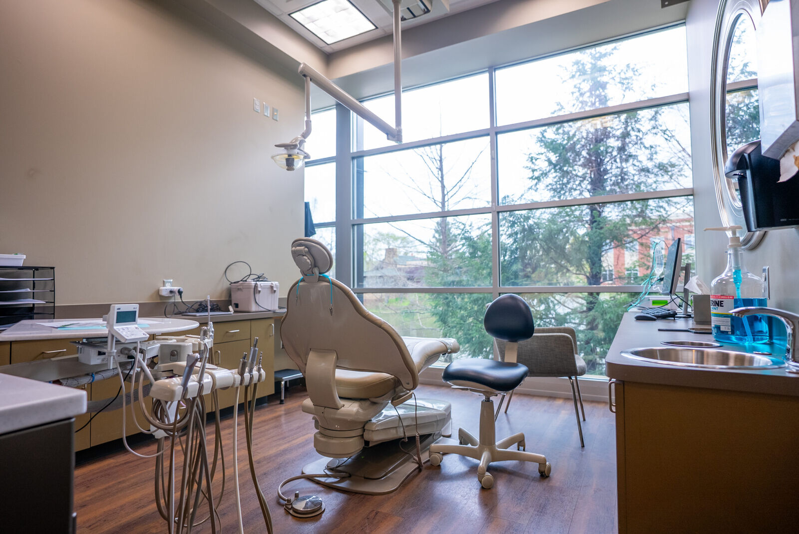 A treatment room at Same Day Smiles in Brentwood